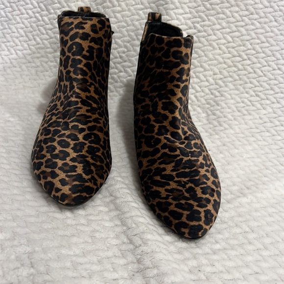 Born Animal Leopard Print Womens Ankle Boots Size 7.5 M NEW - Picture 2 of 10